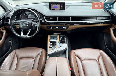 Внедорожник / Кроссовер Audi Q7 2016 в 