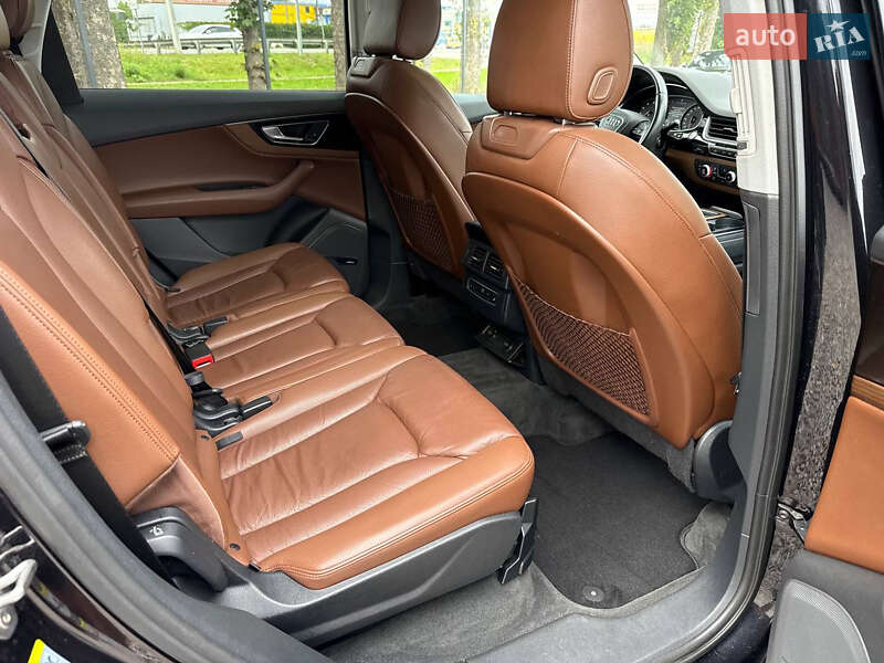 Позашляховик / Кросовер Audi Q7 2016 в Стрию