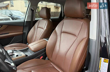 Внедорожник / Кроссовер Audi Q7 2016 в 