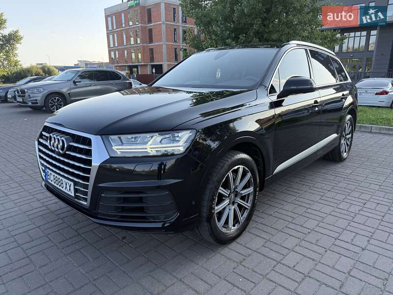 Внедорожник / Кроссовер Audi Q7 2017 в 