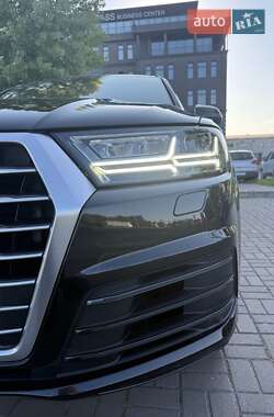 Внедорожник / Кроссовер Audi Q7 2017 в 