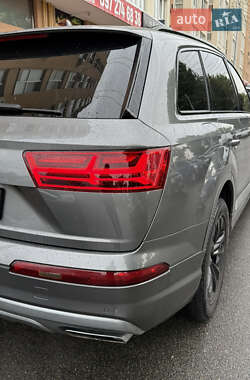 Внедорожник / Кроссовер Audi Q7 2017 в 