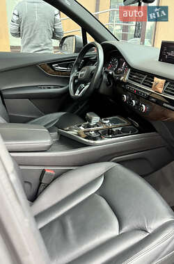 Внедорожник / Кроссовер Audi Q7 2017 в 