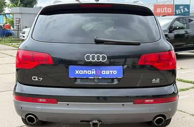 Внедорожник / Кроссовер Audi Q7 2007 в 