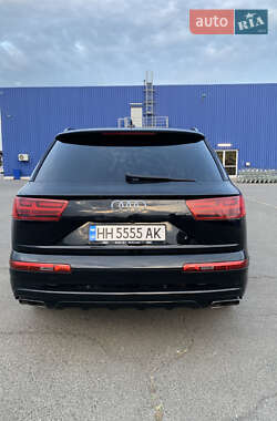 Внедорожник / Кроссовер Audi Q7 2017 в 