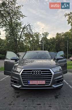 Внедорожник / Кроссовер Audi Q7 2018 в 