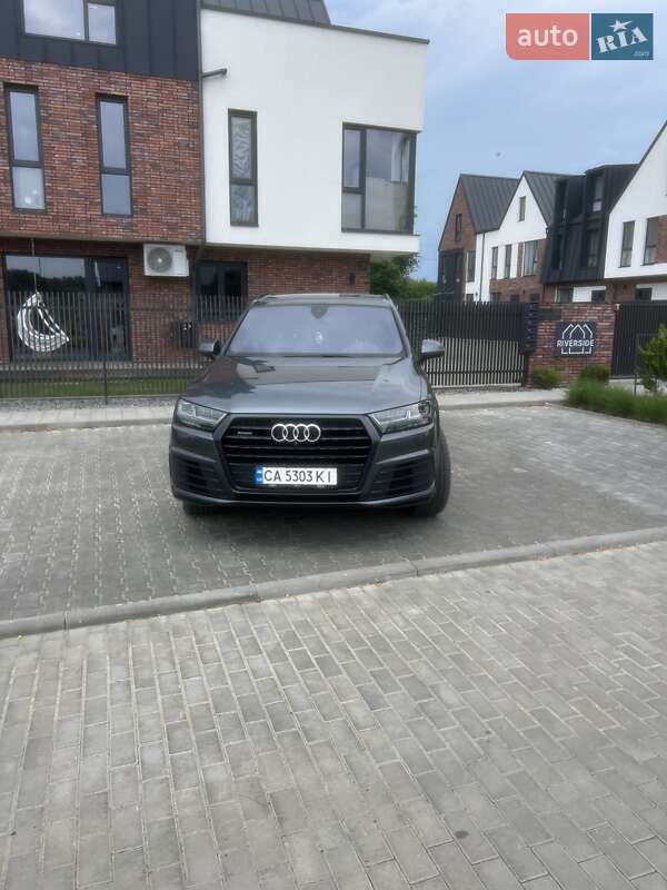 Внедорожник / Кроссовер Audi Q7 2016 в 