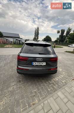 Внедорожник / Кроссовер Audi Q7 2016 в 