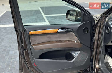 Позашляховик / Кросовер Audi Q7 2010 в 