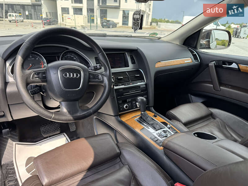 Внедорожник / Кроссовер Audi Q7 2010 в Ровно