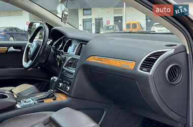 Позашляховик / Кросовер Audi Q7 2010 в 