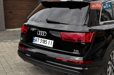 Внедорожник / Кроссовер Audi Q7 2015 в 