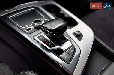 Внедорожник / Кроссовер Audi Q7 2015 в 