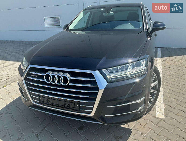 Внедорожник / Кроссовер Audi Q7 2016 в 