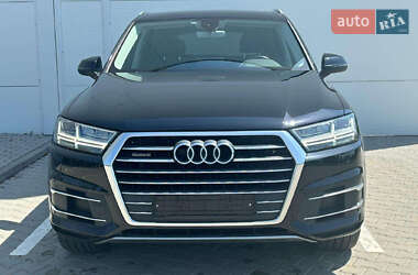 Внедорожник / Кроссовер Audi Q7 2016 в 