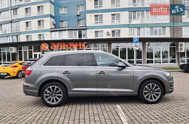 Внедорожник / Кроссовер Audi Q7 2016 в 