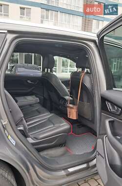 Внедорожник / Кроссовер Audi Q7 2016 в 