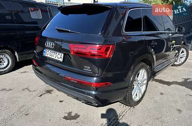 Внедорожник / Кроссовер Audi Q7 2015 в 