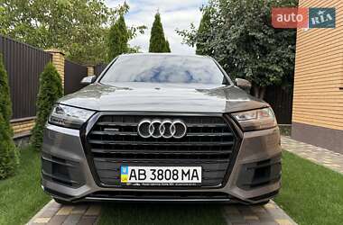 Внедорожник / Кроссовер Audi Q7 2017 в 