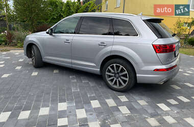 Внедорожник / Кроссовер Audi Q7 2016 в 