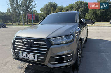 Внедорожник / Кроссовер Audi Q7 2015 в 