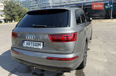 Внедорожник / Кроссовер Audi Q7 2015 в 