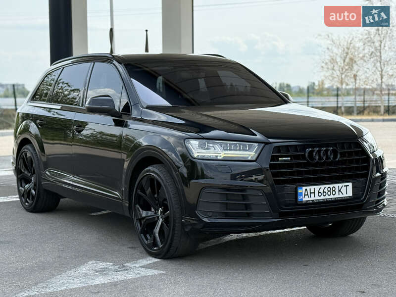 Внедорожник / Кроссовер Audi Q7 2015 в 