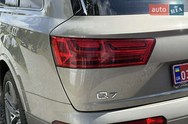Внедорожник / Кроссовер Audi Q7 2017 в 