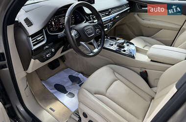 Внедорожник / Кроссовер Audi Q7 2017 в 