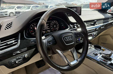 Внедорожник / Кроссовер Audi Q7 2017 в 