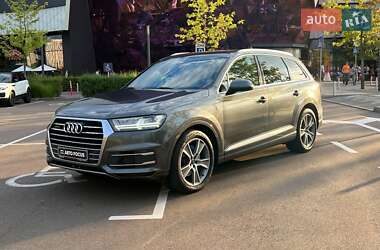 Внедорожник / Кроссовер Audi Q7 2017 в 