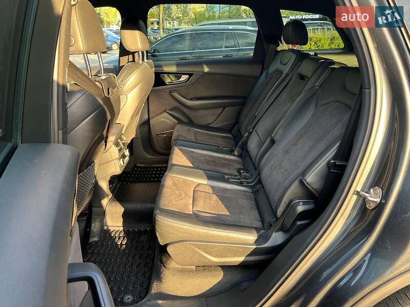 Внедорожник / Кроссовер Audi Q7 2017 в Киеве