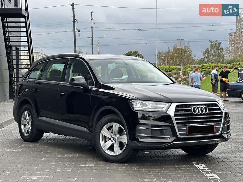 Внедорожник / Кроссовер Audi Q7 2017 в 