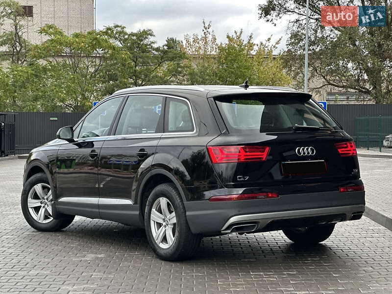 Позашляховик / Кросовер Audi Q7 2017 в Дніпрі