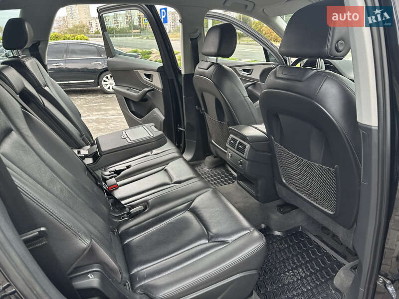 Позашляховик / Кросовер Audi Q7 2017 в Дніпрі