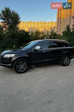 Внедорожник / Кроссовер Audi Q7 2006 в 