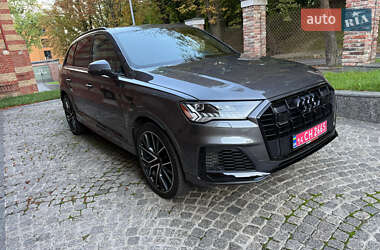 Позашляховик / Кросовер Audi Q7 2020 в 