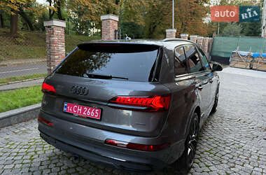Позашляховик / Кросовер Audi Q7 2020 в 