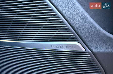 Позашляховик / Кросовер Audi Q7 2020 в 