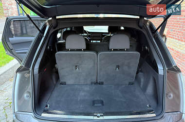 Позашляховик / Кросовер Audi Q7 2020 в 