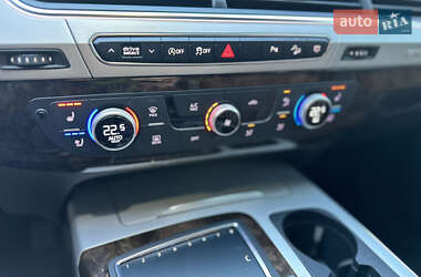 Внедорожник / Кроссовер Audi Q7 2017 в 