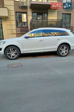 Внедорожник / Кроссовер Audi Q7 2015 в 