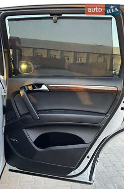 Позашляховик / Кросовер Audi Q7 2012 в 