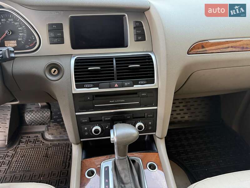 Позашляховик / Кросовер Audi Q7 2015 в Миколаєві