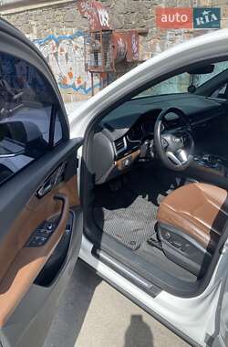 Позашляховик / Кросовер Audi Q7 2016 в 