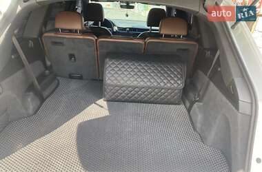Позашляховик / Кросовер Audi Q7 2016 в 