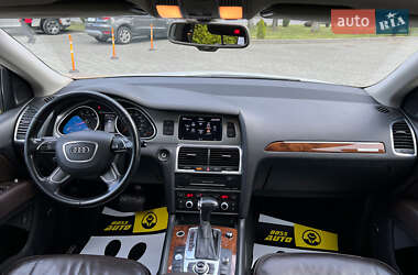 Внедорожник / Кроссовер Audi Q7 2015 в 
