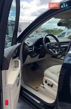 Позашляховик / Кросовер Audi Q7 2017 в 