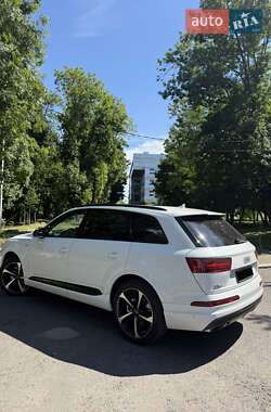Позашляховик / Кросовер Audi Q7 2017 в Львові