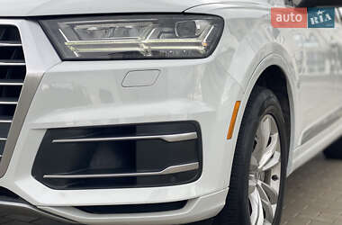 Позашляховик / Кросовер Audi Q7 2016 в 
